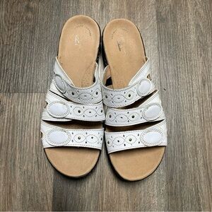 Clark’s Ultimate Comfort Collection Women’s Sandals White Leather Size 9M